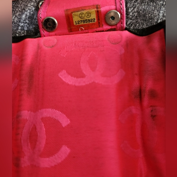 2 PIECES of CHANEL Cambon Signature Long Leather Wallet and Key Holder - Picture 8 of 8